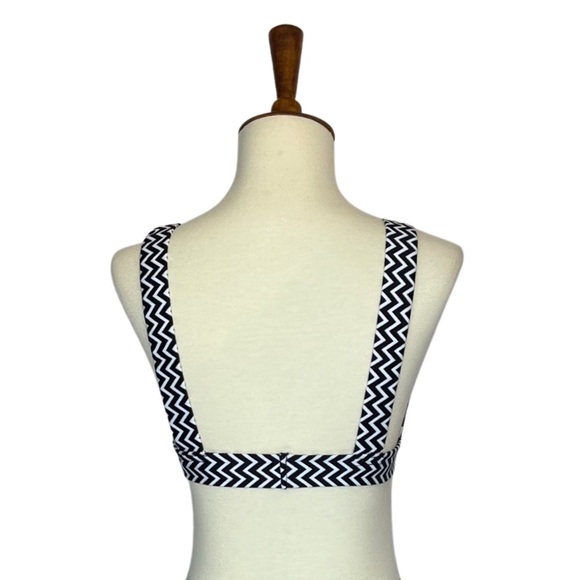 Strappy Black & White Chevron Geometric Bandage Bikini - Picture 12 of 15